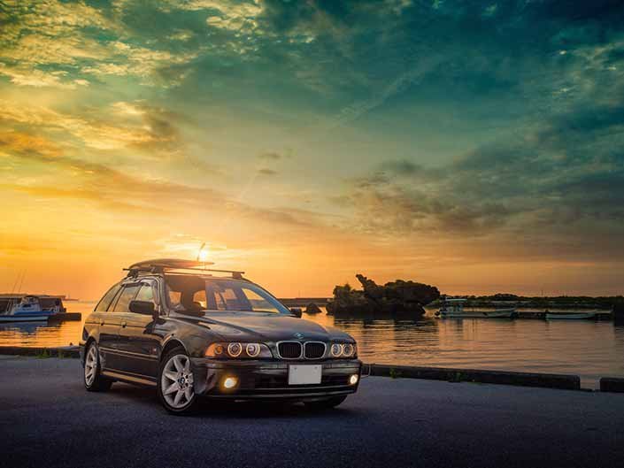 BMW Touring surfers car
